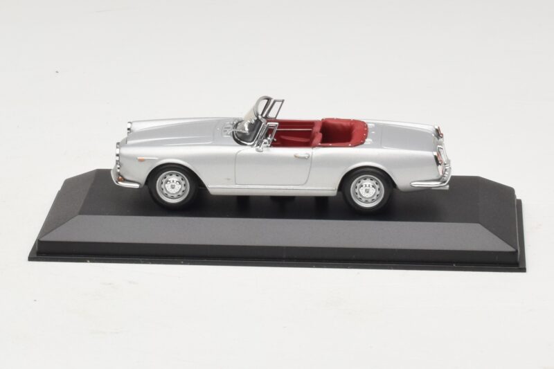 Alfa Romeo Spider 916 3.2 V6 24V Сребърен Minichamps 1:43 400120330 Метал