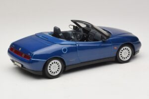 Alfa Romeo Spider 916 Син Maisto 1:18 31831 Метал — снимка 3 от 8