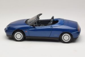 Alfa Romeo Spider 916 Син Maisto 1:18 31831 Метал — снимка 4 от 8