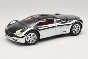 Audi Avus Quattro Chrome Silver Revell 1:18 08830 Метал