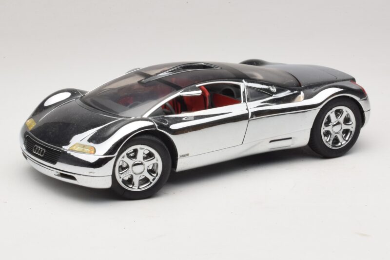 Audi Avus Quattro Chrome Silver Revell 1:18 08830 Метал