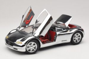 Audi Avus Quattro Chrome Silver Revell 1:18 08830 Метал — снимка 2 от 8