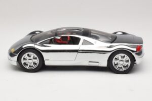 Audi Avus Quattro Chrome Silver Revell 1:18 08830 Метал — снимка 4 от 8