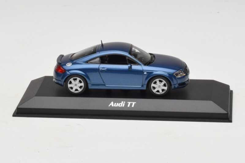 Audi TT 8N Син Металик Maxichamps 1:43 940017220 Метал