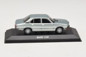 BMW 520 E12 Светлосин Металик Maxichamps 1:43 940023002 Diecast