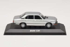 BMW 520 E12 Сребрист Maxichamps 1:43 BMW 520 E12 Сребрист Maxichamps 1:43 940023000 Метал