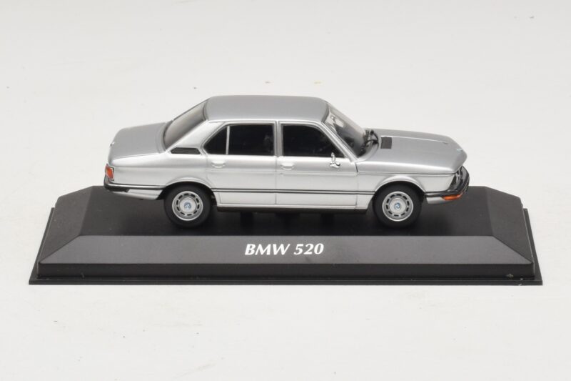 BMW 520 E12 Сребрист Maxichamps 1:43 940023000 Метал