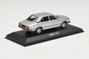 BMW 520 E12 Сребрист Maxichamps 1:43 940023000 Метал — снимка 2 от 5