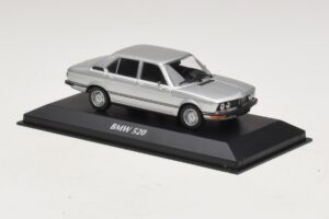 BMW 520 E12 Сребрист Maxichamps 1:43 940023000 Метал — снимка 3 от 5