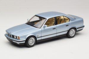 BMW 535i E34 Светлосин Металик Minichamps 1:18 BMW 535i E34 Светлосин Металик Minichamps 1:18 100024007 Метал