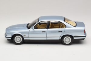 BMW 535i E34 Светлосин Металик Minichamps 1:18 100024007 Метал — снимка 4 от 8