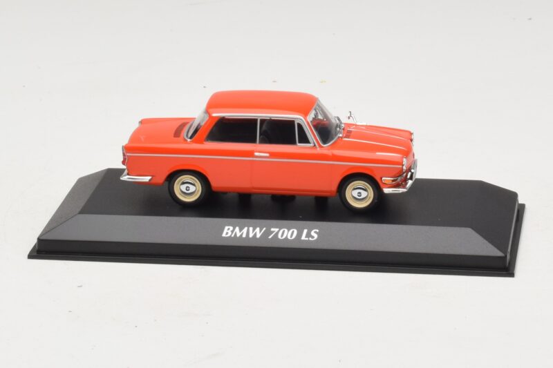 BMW 700 LS Червен Maxichamps 1:43 940023701 Метал