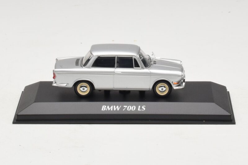 BMW 700 LS Сребрист Maxichamps 1:43 940023700 Метал