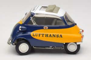 BMW Isetta 250 Lufthansa Revell 1:18 08926 Метал — снимка 4 от 8