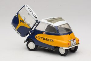 BMW Isetta 250 Lufthansa Revell 1:18 08926 Метал — снимка 5 от 8