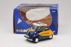 BMW Isetta 250 Lufthansa Revell 1:18 08926 Метал — снимка 8 от 8