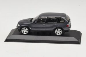 BMW X5 E53 4.4i Сив Металик Заместваща Кутия Minichamps 1:43 BMW X5 E53 4.4i Сив Металик Заместваща Кутия Minichamps 1:43 80420393166-R1 Метал