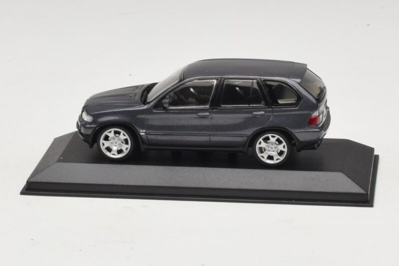 BMW X5 E53 4.4i Сив Металик Заместваща Кутия Minichamps 1:43 80420393166-R1 Метал