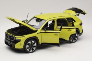 BMW XM G09 Жълт Minichamps 1:18 110023302 Метал — снимка 2 от 8