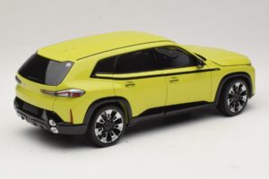 BMW XM G09 Жълт Minichamps 1:18 110023302 Метал — снимка 3 от 8