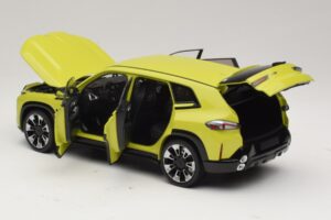 BMW XM G09 Жълт Minichamps 1:18 110023302 Метал — снимка 5 от 8