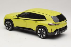 BMW XM G09 Жълт Minichamps 1:18 110023302 Метал — снимка 7 от 8
