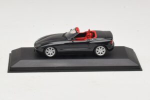 BMW Z1 Тъмнозелен С Червен Интериор Minichamps 1:43 BMW Z1 Тъмнозелен С Червен Интериор Minichamps 1:43 BMW021 Метал