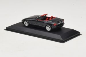 BMW Z1 Тъмнозелен С Червен Интериор Minichamps 1:43 BMW021 Метал — снимка 3 от 5