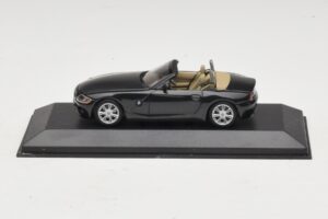BMW Z4 E85 Черен Металик Заместваща Кутия Minichamps 1:43 BMW Z4 E85 Черен Металик Заместваща Кутия Minichamps 1:43 80420144055-R1 Метал