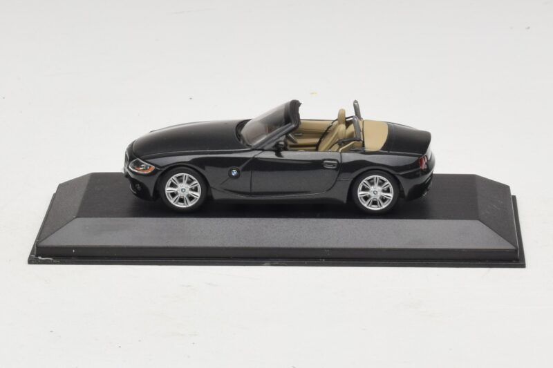 BMW Z4 E85 Черен Металик Заместваща Кутия Minichamps 1:43 80420144055-R1 Метал