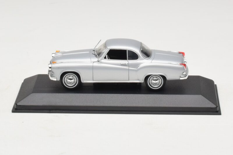 Borgward Isabella Купе Сребърен Minichamps 1:43 400096031 Метал