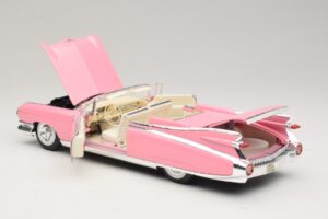Cadillac Eldorado Biarritz Розов Maisto 1:18 31813-P1 Метал — снимка 5 от 8