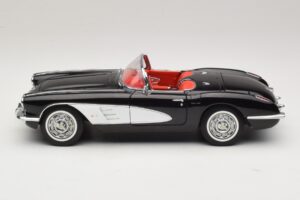 Chevrolet Corvette C1 Tuxedo Black AUTOart 1:18 71142 Diecast — снимка 4 от 8