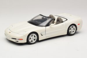 Chevrolet Corvette C5 Кабриолет Бял Bburago 1:18 3076-P1 Метал