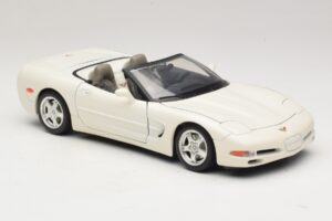Chevrolet Corvette C5 Кабриолет Бял Bburago 1:18 3076-P1 Метал — снимка 6 от 8