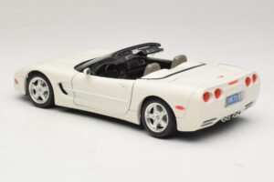 Chevrolet Corvette C5 Кабриолет Бял Bburago 1:18 3076-P1 Метал — снимка 7 от 8