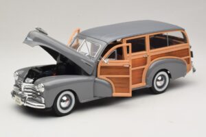 Chevrolet Fleetmaster Woody Сив Maisto 1:18 31854 Метал — снимка 2 от 8