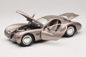 Chrysler Atlantic Бежов Guiloy 1:18 68570 Метал — снимка 2 от 8