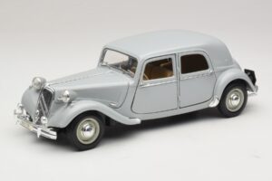 Citroen 15CV Six Сив Maisto 1:18 31837 Метал