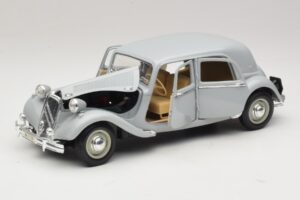 Citroen 15CV Six Сив Maisto 1:18 31837 Метал — снимка 2 от 8