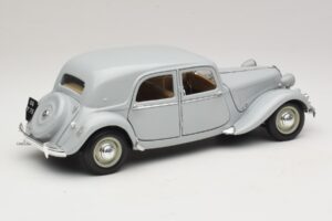 Citroen 15CV Six Сив Maisto 1:18 31837 Метал — снимка 3 от 8