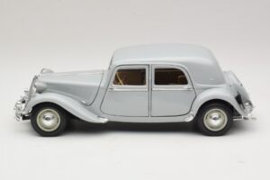 Citroen 15CV Six Сив Maisto 1:18 31837 Метал — снимка 4 от 8