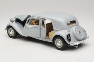 Citroen 15CV Six Сив Maisto 1:18 31837 Метал — снимка 5 от 8