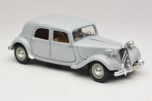 Citroen 15CV Six Сив Maisto 1:18 31837 Метал — снимка 6 от 8