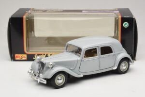 Citroen 15CV Six Сив Maisto 1:18 31837 Метал — снимка 8 от 8