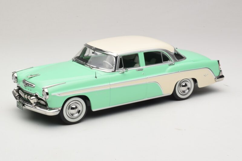 DeSoto Fireflite Sedan Светлозелен & Кремав KK-Scale 1:18 KKDC181543 Метал