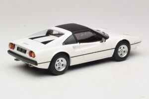Ferrari 308 GTS Бял MCG 1:18 MCG18664 Метал — снимка 2 от 6