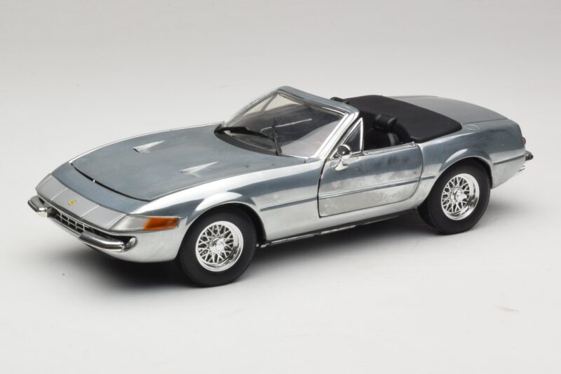 Ferrari 365 GTS Chrome Silver Hot Wheels 1:18 25738 Метал