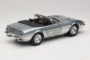 Ferrari 365 GTS Chrome Silver Hot Wheels 1:18 25738 Метал — снимка 3 от 8