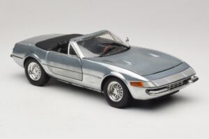 Ferrari 365 GTS Chrome Silver Hot Wheels 1:18 25738 Метал — снимка 6 от 8